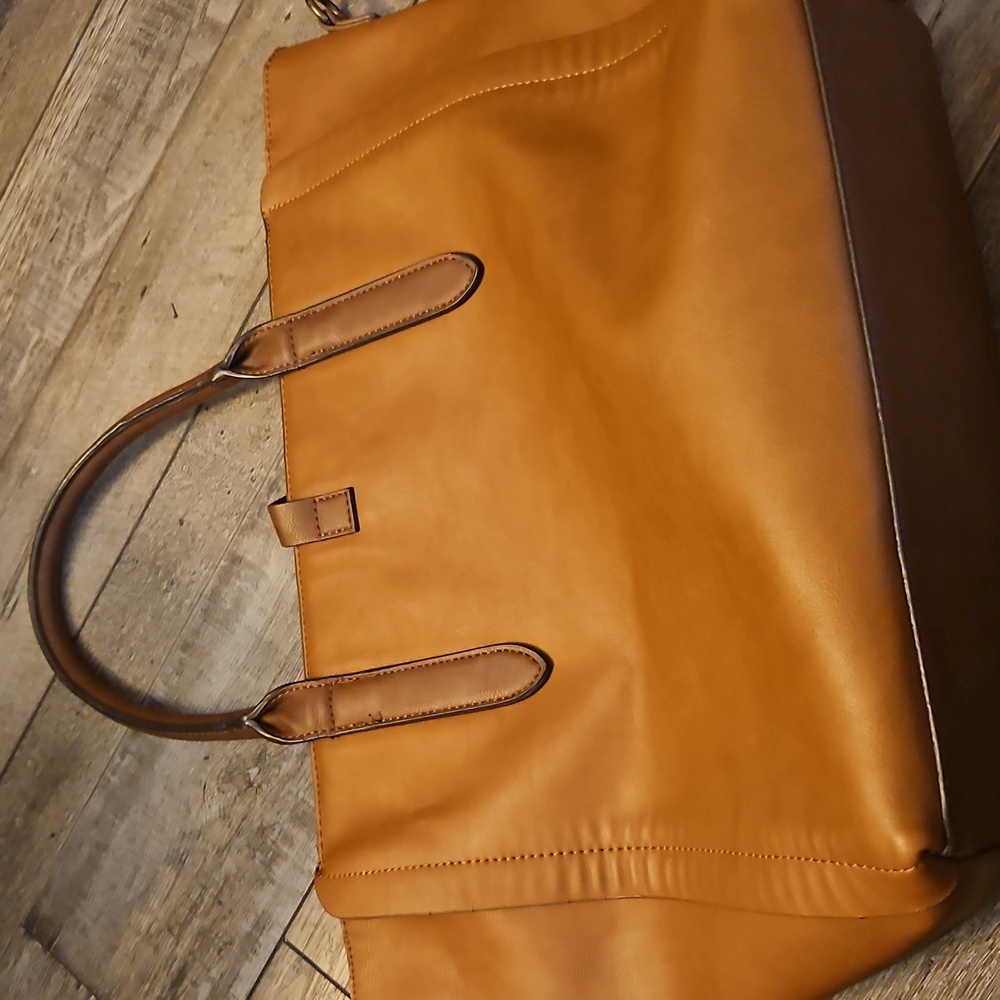 Tan Leather Shoulder bag with Timeless Design Universal thread - Picture 6 of 8